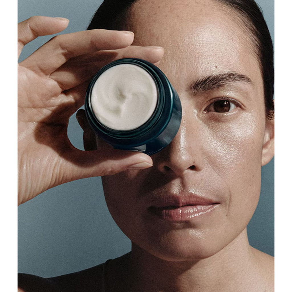 La Mer Rejuvenating Night Cream jar detail